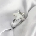 BUĞZ Gümüş Renk Sedefli Yıldız Model Kadın Yüzük