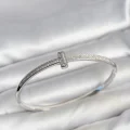 BUĞZ Gümüş Renk T Model Zirkon Taşlı Kadın Kelepçe Bileklik