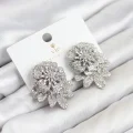 BUĞZ Gümüş Renk Zirkon Taşlı Çiçek Model Kadın Abiye Küpe - BUĞZ