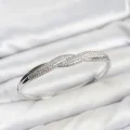 BUĞZ Gümüş Renk Zirkon Taşlı Sarmal Model Kadın Kelepçe Bileklik