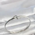 BUĞZ Gümüş Renk Zirkon Taşlı Tifani Model Kadın Kelepçe Bileklik