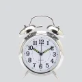 BUĞZ Gümüş Renkli Sessiz Işıklı Dekoratif Masa Üstü Çalar Saat Alarmlı