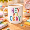 BUĞZ Hey It Is Okay Motivasyon Kupası MODEL 137 – Renkli Tasarım Porselen Kupa – Moral Veren, Pozitif Mesajlı Kahve & Çay Kupası