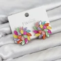BUĞZ Karışık Renk Kristal Taşlı Çiçek Model Kadın Küpe
