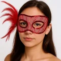  Kırmızı Renk Yandan Tüylü Pul Payet İşlemeli Parti Maskesi 23x12 cm
