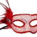 BUĞZ Kırmızı Renk Yandan Tüylü Pul Payet İşlemeli Parti Maskesi 23x12 Cm
