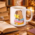 BUĞZ Kitap Okuyan Kapibara Tasarımlı Porselen Kupa MODEL 100 – Kahve & Çay Keyfi İçin Sıcacık ve Sevimli Tasarım CAPYBARA