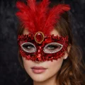 BUĞZ Lüks Kırmızı Tüylü Taşlı Balo Maskesi
