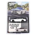  Mini GT 1/64 BMW i7 xDrive60 Alpine White / Black Sapphire - Blister Paket