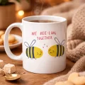 BUĞZ Model 24 We Bee-Long Together Yazılı Sevimli Arı Tasarımlı Porselen Kupa - Sevgiliye Arkadaşa Özel Hediye