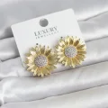 BUĞZ Papatya Model Zirkon Taşlı Pirinç Gold Renk Kadın Küpe
