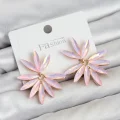 BUĞZ Pembe Renk Kristal Taşlı Lotus Model Kadın Küpe
