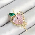 BUĞZ Pembe Ve Yeşil Zirkon Taşlı 3D Eriyen Kalp Figürlü Gold Renk Kadın Broş