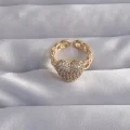 BUĞZ Pirinç Ayarlamalı Gold Renk Zirkon Taşlı Bombeli Kalp Yüzük - Lisinya