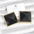 BUĞZ Pirinç Gold Renk Siyah Piramit Model Kadın Küpe