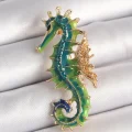 BUĞZ Pirinç Gold Renk Yeşil Deniz Atı Model Zirkon Taş Detay Kadın Broş