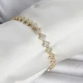 BUĞZ Pirinç Gold Renk Yonca Model Sıralı Zirkon Taşlı Kadın Bileklik