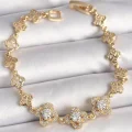 BUĞZ Pirinç Gold Renk Zirkon Taşlı Yonca Model Kadın Bileklik