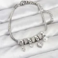 BUĞZ Pirinç Gümüş Renk Kalp Charmlı Kadın Bileklik