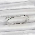 BUĞZ Pirinç Gümüş Renk Zirkon Taşlı ve Dorika Model Kadın Bileklik