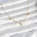 BUĞZ Pirinç Minimal Gold Renk Yonca Model Kadın Kolye - BUĞZ
