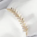 BUĞZ Pirinç Zirkon Taşlı Sıralı Ok Model Gold Renk Asansörlü Kadın Bileklik