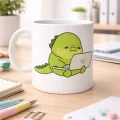 BUĞZ Sevimli Dinozor Tasarımlı Porselen Kupa MODEL 117 – Laptoplu Tatlı Dino Figürlü Ofis & Ev Kahve Kupası