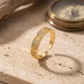 BUĞZ Vida ve Zirkon Taş Detaylı Gold Çelik Yüzük