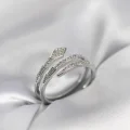 BUĞZ Yılan Model Gümüş Renk Zirkon Taşlı Kadın Yüzük