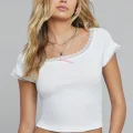 Kadın Beyaz Göğsü ve Kolları Dantelli Fiyonklu Kısa Kol Crop Top Bluz
