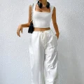 Kadın Beyaz Kare Yaka Kalınlaşan Omuz Detaylı Crop Top Bluz