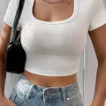 Kadın Beyaz Yarım Kol Düz Yaka Crop Top Bluz