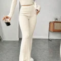 Kadın Ekru Çizgili Boğazlı Crop Top ve Yüksek Bel Eşofman Takımı Spor Şık Kombin