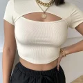 Kadın Ekru Göğüs Dekolteli Yarım Kollu Cut Out Crop Top Bluz