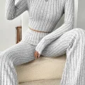 Kadın Gri Çizgili Boğazlı Crop Top ve Yüksek Bel Pantolon Takım