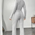 Kadın Gri Çizgili Boğazlı Crop Top ve Yüksek Bel Pantolon Takım