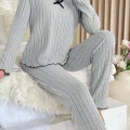 Kadın Gri Çizgili Uzun Kollu Fiyonk Detaylı Pijama Takımı Rahat Mevsimlik