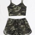 Kadın Kamuflaj Desenli Askılı Crop Top ve Şortlu Gecelik Takım