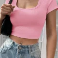 Kadın Pembe Yarım Kol Düz Yaka Crop Top Bluz