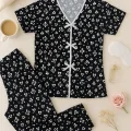 Kadın Siyah Beyaz Kalp Desenli Fiyonklu Kısa Kollu Pijama Takımı