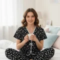 Kadın Siyah Kalp Desenli Fiyonklu Kısa Kollu Uzun Pijama Takımı