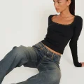 Kadın Siyah Kare Yaka Dantelli Uzun Kollu Crop Top Bluz