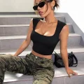 Kadın Siyah Kare Yaka Kalınlaşan Omuz Detaylı Crop Top Bluz