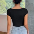Kadın Siyah Kare Yaka Yarım Kol Göğüs Dekolteli Crop Top Bluz