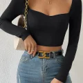 Kadın Siyah Uzun Kol Göğüs Dekolteli Şık Crop Top Bluz