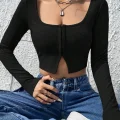 Kadın Siyah Uzun Kollu Agraflı Göğüs ve Göbek Dekolteli Crop Top Bluz