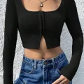 Kadın Siyah Uzun Kollu Agraflı Göğüs ve Göbek Dekolteli Crop Top Bluz