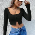 Kadın Siyah Uzun Kollu Agraflı Göğüs ve Göbek Dekolteli Crop Top Bluz