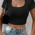Kadın Siyah Yarım Kol Düz Yaka Crop Top Bluz