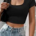 Kadın Siyah Yarım Kol Düz Yaka Crop Top Bluz